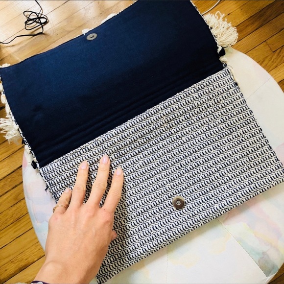 Macramé clutch purchased in Greece ✨ - Picture 2 of 5